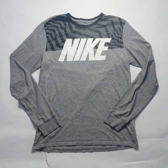 The Nike Tee long sleeve athletic cut - Picture 1 of 5